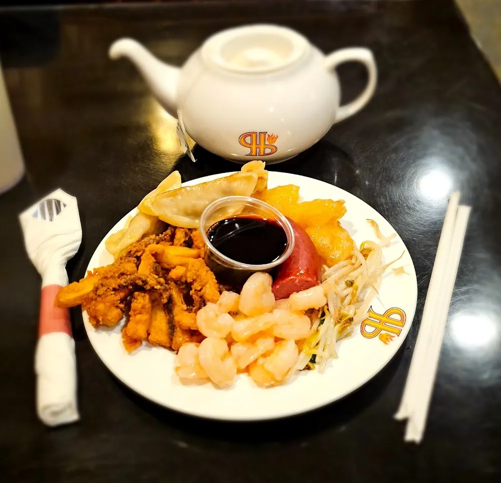 Pulpo Frito Camarones En Miel Chorizo Y Jiaozi Fried Octopus Honey Shrimp Chorizo and Jiaozi